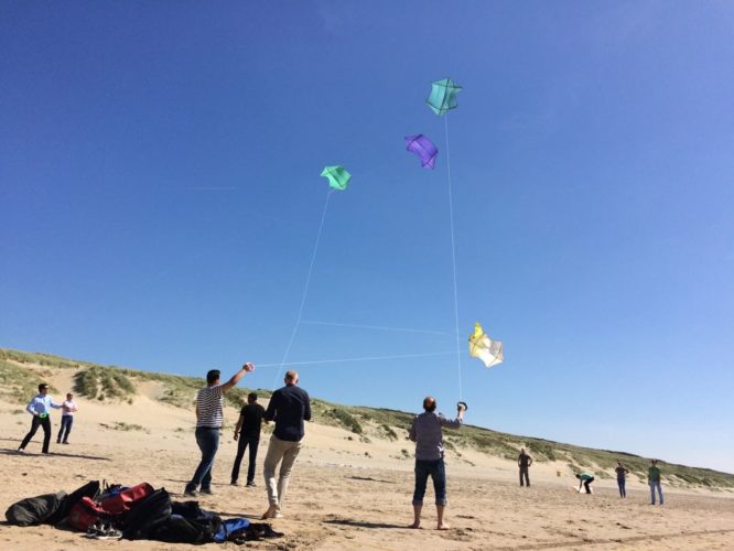 Vechtvliegeren (kitefight) in Noordwijk